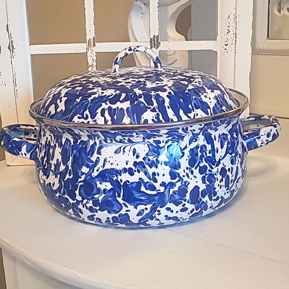 Golden Rabbit enamel Cobalt blue swirl Dutch oven. 2.5 qt